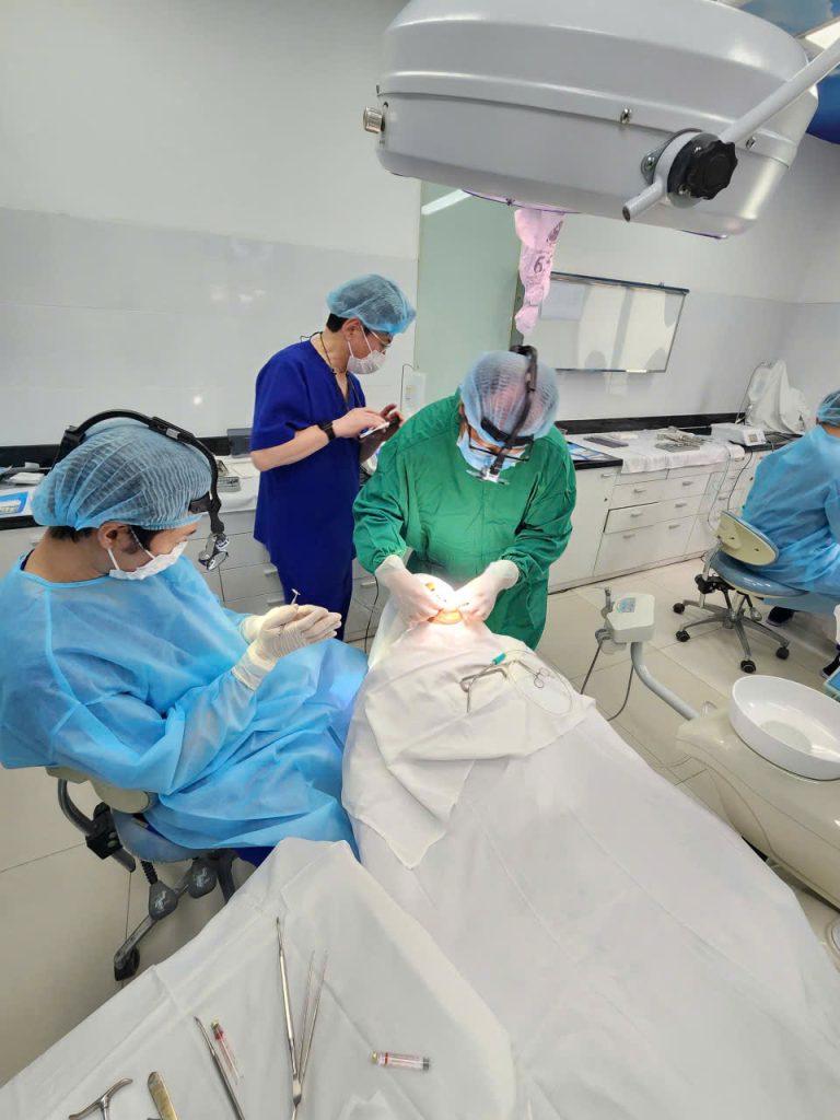 VJMusubi: Chuyên gia Nhật Bản hướng dẫn chi tiết trên bàn mổ – học trong môi trường thật để tích lũy kinh nghiệm lâm sàng.